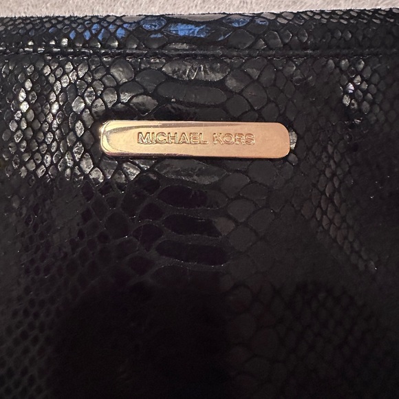 Michael Kors Clutch Beverly
Snakeskin Fold Over Double Fold
Over Black Leather - Picture 3 of 9